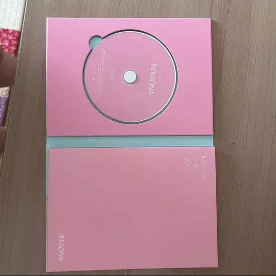 방탄소년단 페르소나 앨범 핑크색
