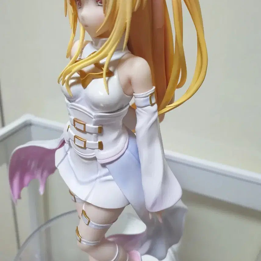 투러브트러블 금빛어둠 야미 화이트 트랜스 피규어