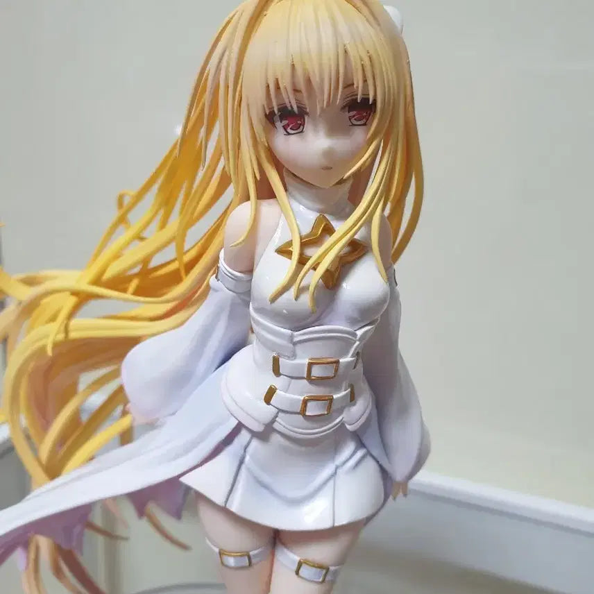 투러브트러블 금빛어둠 야미 화이트 트랜스 피규어