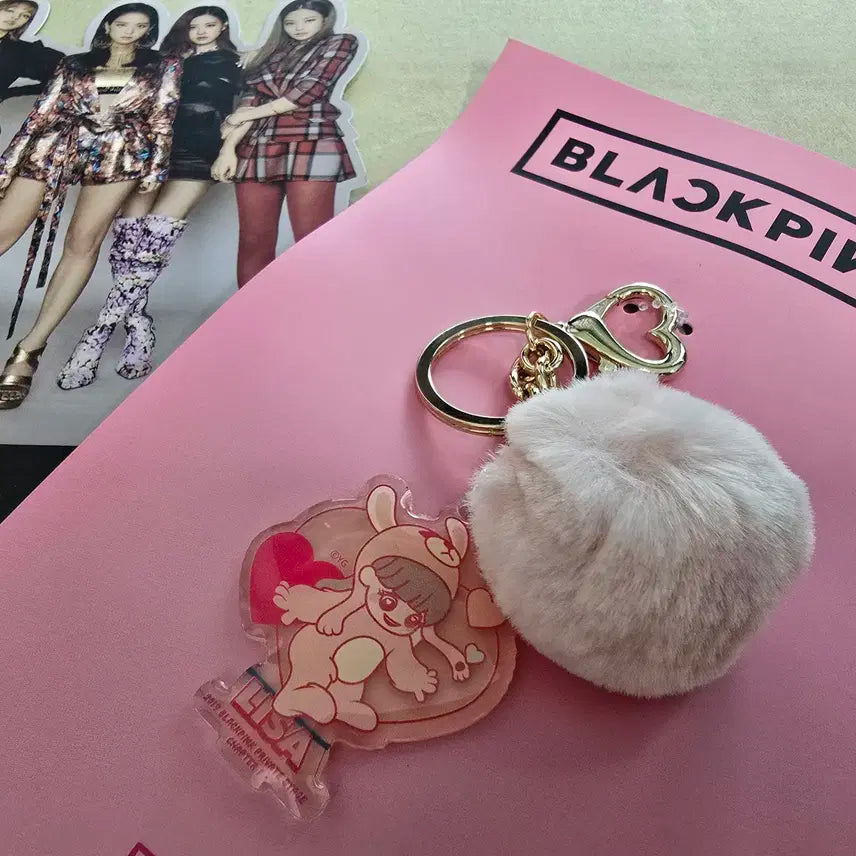 [블랙핑크] 리사 LISA 캐릭터 키링 + 포토 스탠드 / 공식 굿즈
