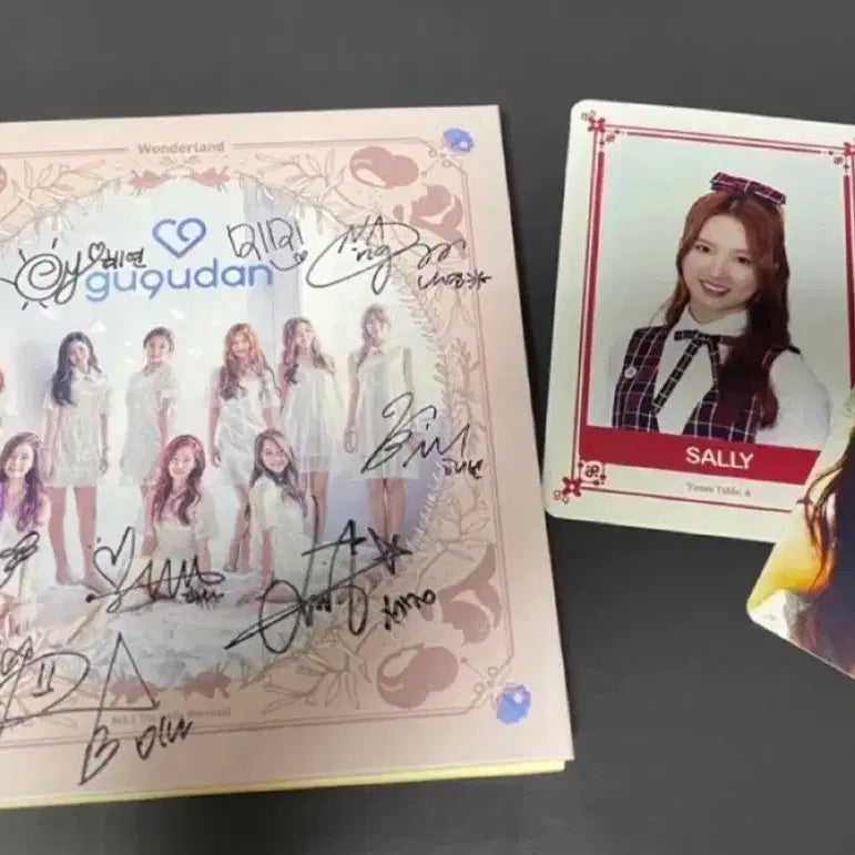 구구단 Wonderland 사인 앨범 + 샐리 포카 팝니다~