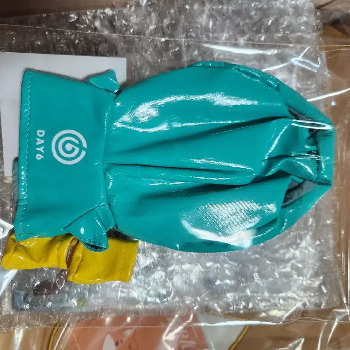 데니멀즈 플러시 아웃핏 우비