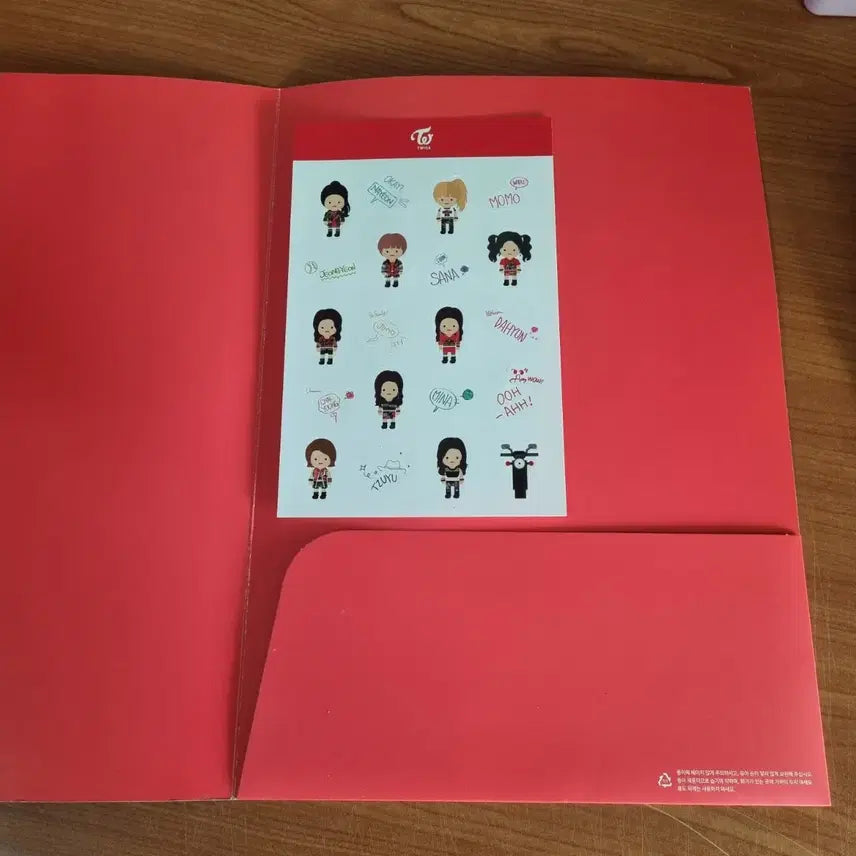 트와이스 페이퍼 토이 L홀더+스티커 판매합니다