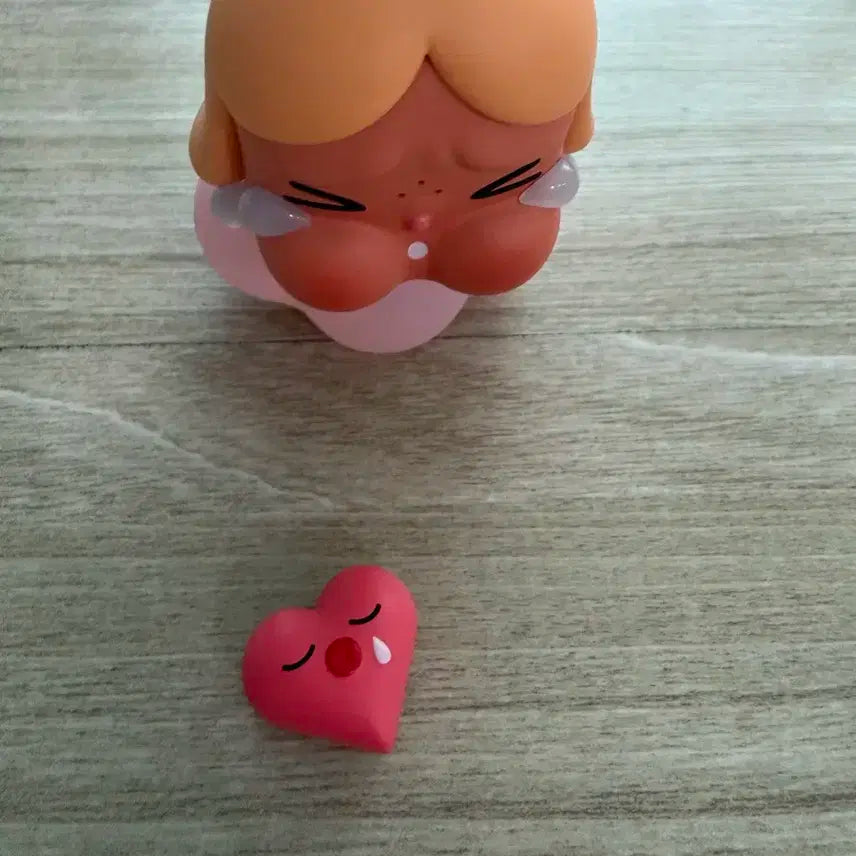 크라이베이비 어리석은 큐피드 피규어