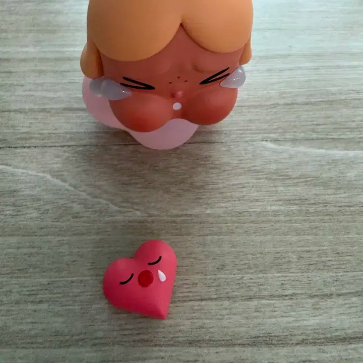 크라이베이비 어리석은 큐피드 피규어