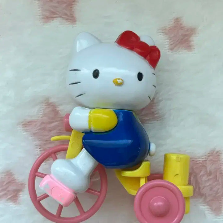 고전 키티 자전거 피규어