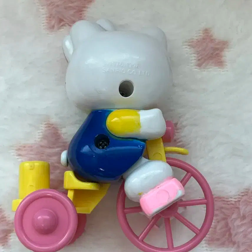 고전 키티 자전거 피규어