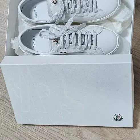 몽클레어 스니커즈 42 판매합니다