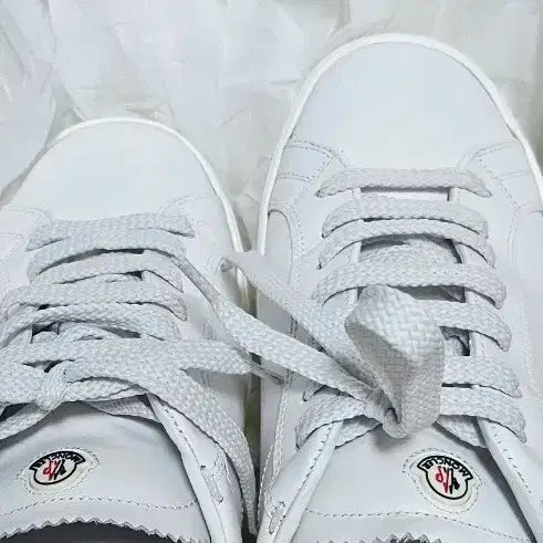 몽클레어 스니커즈 42 판매합니다