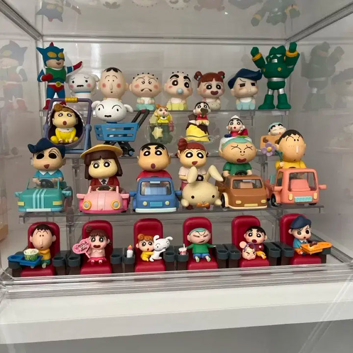 짱구 피규어 세트 장식장포함.