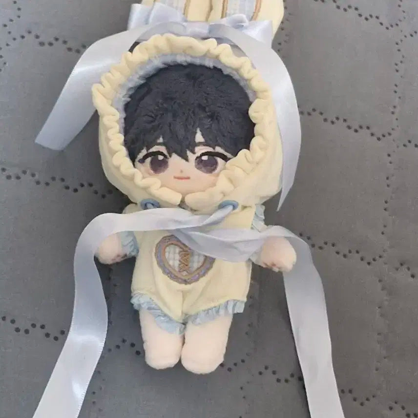 플레이브 예준 10cm 인형+옷(원가양도)