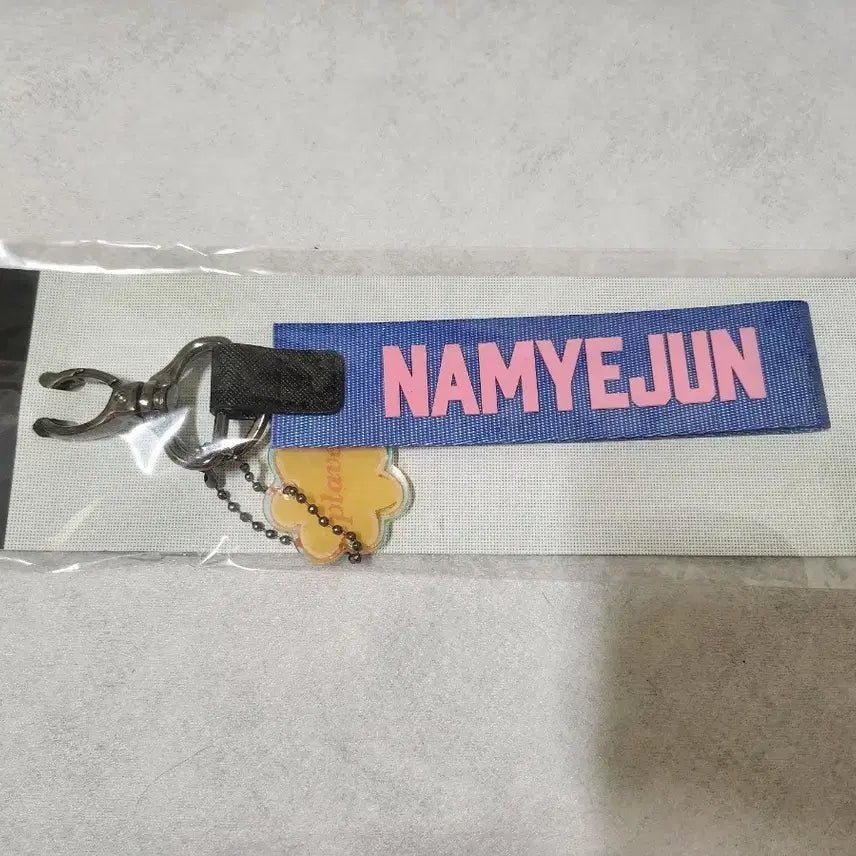 플레이브 예준 육여름 스트랩