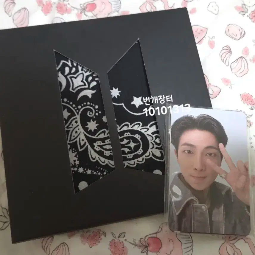 [미개봉 새상품] BTS 2025 페스타 포카 + 반다나 양도