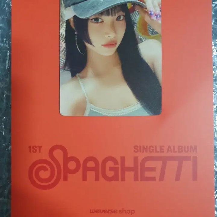 르세라핌 스파게티 미개봉앨범 3종과 마그네틱 북마크 5종