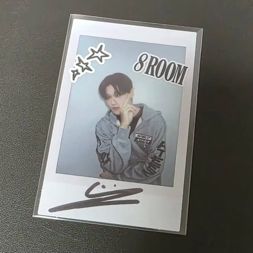 에이티즈 8room 팝업 럭드 우영 폴라