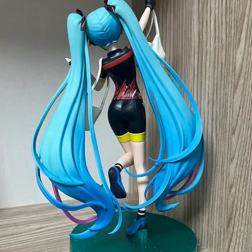 2019 레이싱 하츠네 미쿠 피규어 팝니다