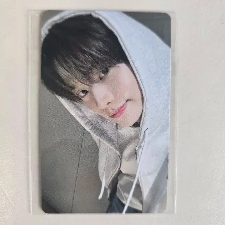 투어스 신유 플레이하드 컴백라이브 위버스반 특전(후드) 포토카드