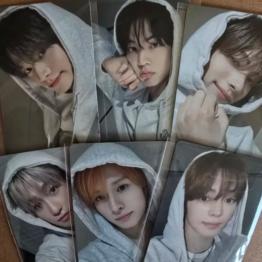 투어스 신유 플레이하드 컴백라이브 위버스반 특전(후드) 포토카드