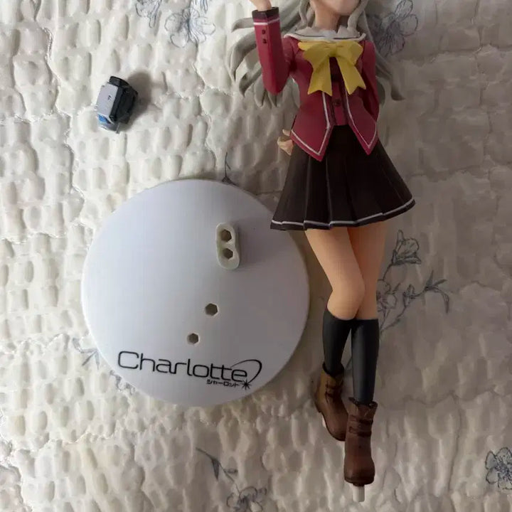 샤를로트 토모리 나오 피규어
