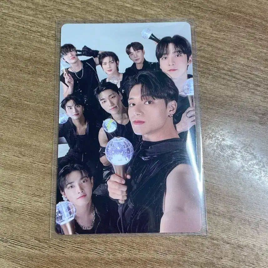 에이티즈 응원봉 단체 포카