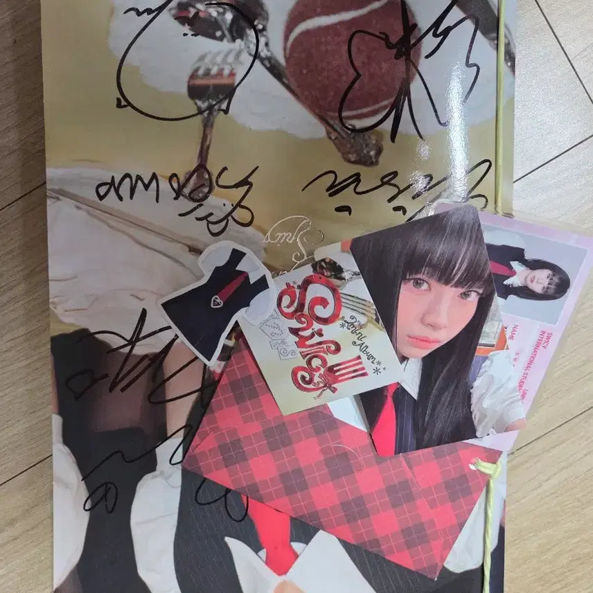 유니스 UNIS 친필싸인 비매앨범 걸그룹 포카 kpop SWicy