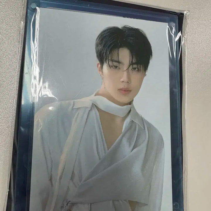 제로베이스원 zb1 더현대 팝업 블루프레임 아크릴액자 박건욱