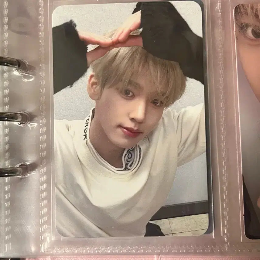 한유진 위드뮤 리본 포카