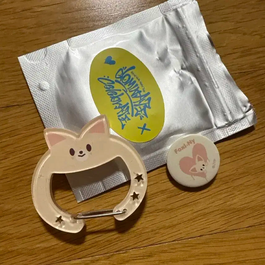 스키즈 팝업 폭시니 카라비너 미니 럭드 뱃지 세트 양도