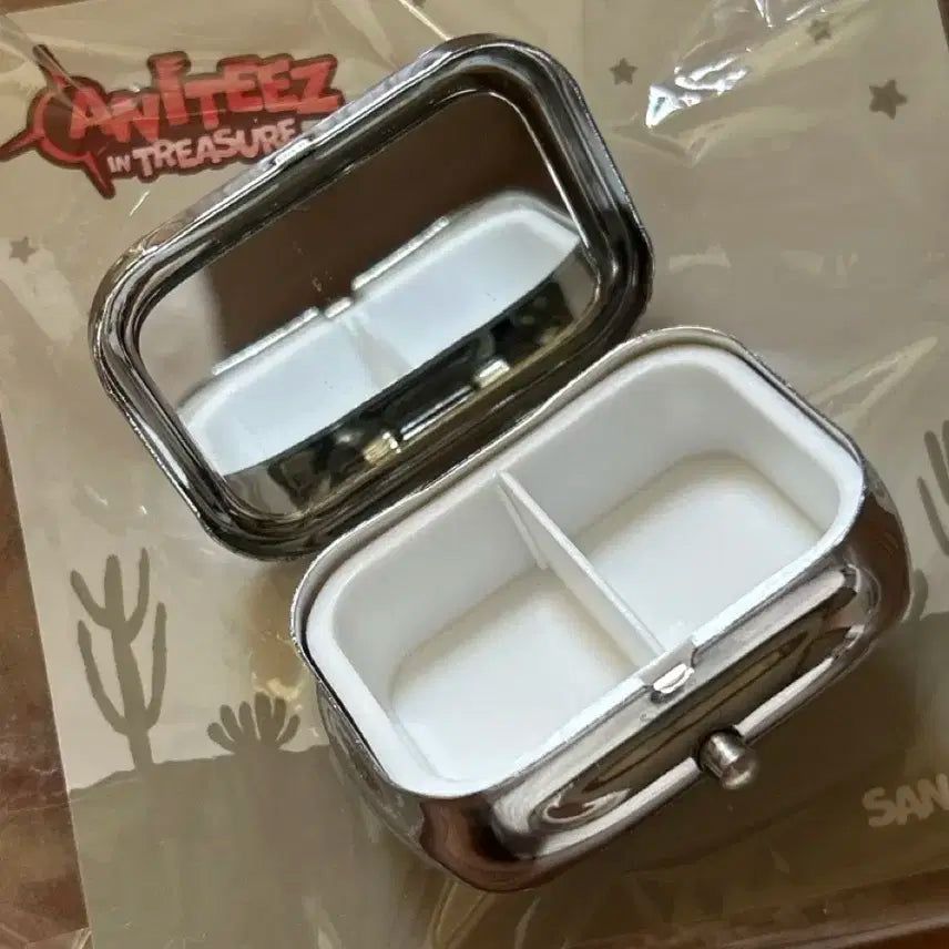 애니티즈 트레져 틴케이스 산덕이