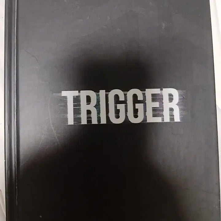 (구)레볼루션 하트 TRIGGER 컨셉 포토북 (단종)