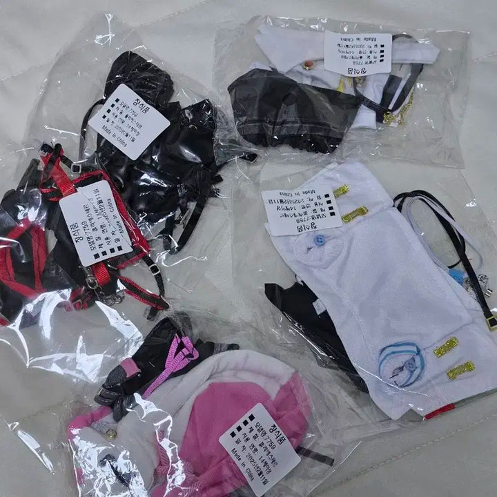 플레이브 인형 10cm 기다릴게 뮤비 의상 원가양도 합니다.