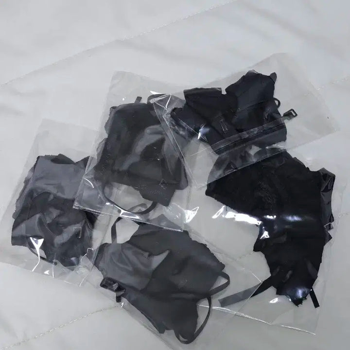 플레이브 인형 10cm 기다릴게 sp 블랙의상 원가 이하 양도 합니다.