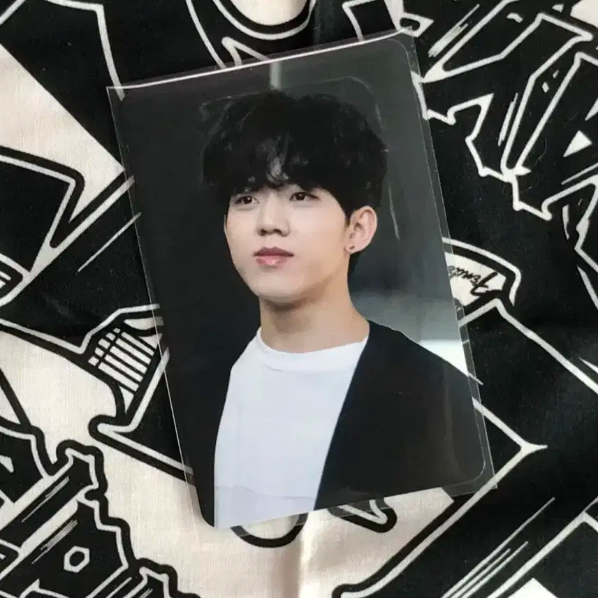 가격제안가능 > 데이식스 도운 에데식 교복 포카 뮵윤