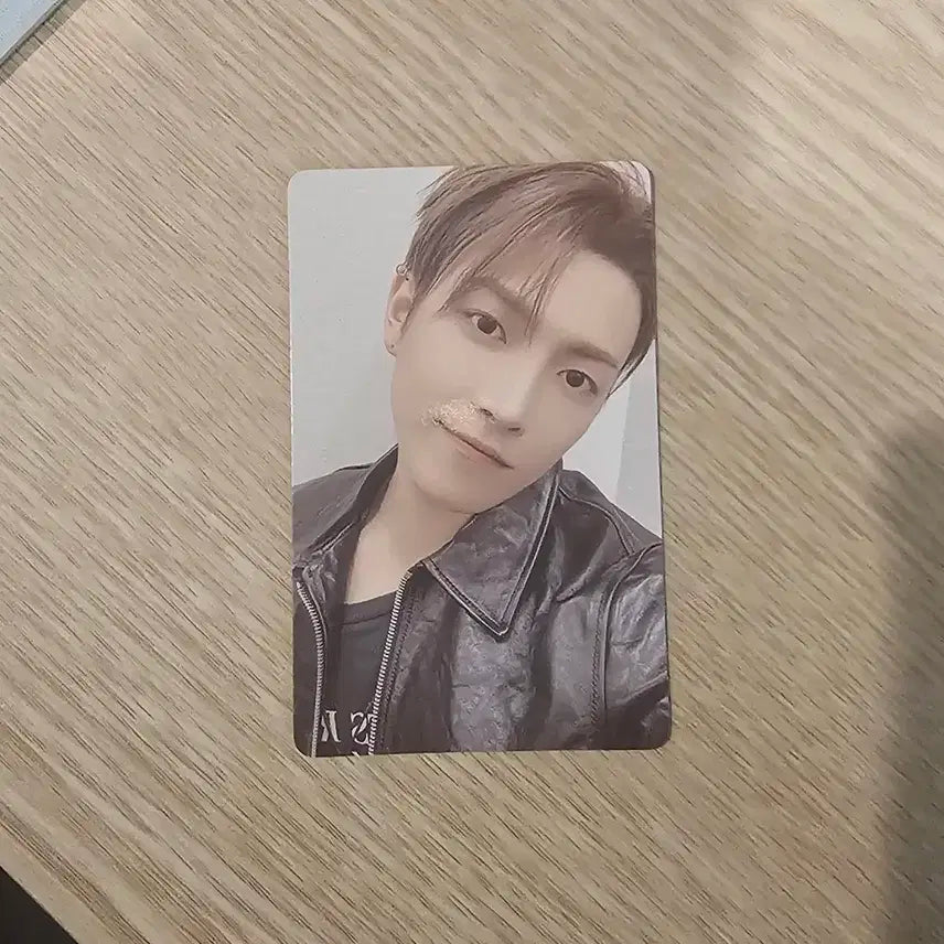 에이티즈 홍중 7주년 팝업 8ROOM 에잇룸 트레 카 포카