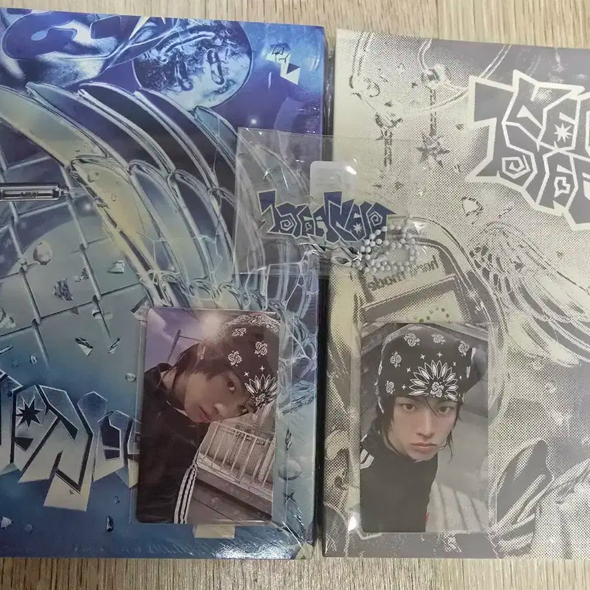 투어스 미니 4집 play hard 미개봉 앨범 1set(특전 포함)