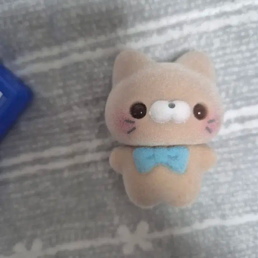 잠자는 코코냥 피규어