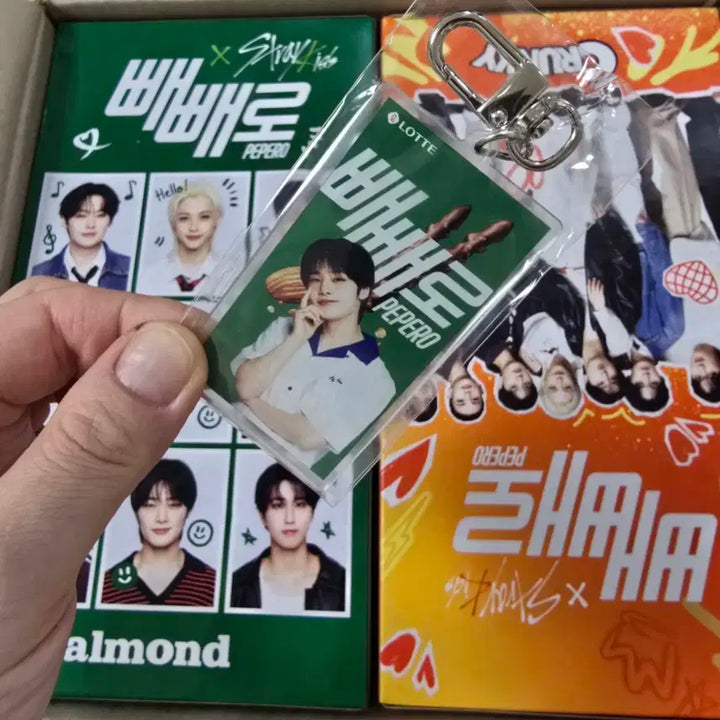 아이엔:))스트레이키즈 미개봉 빼빼로 키링 + 빼빼로 8개입 2세트