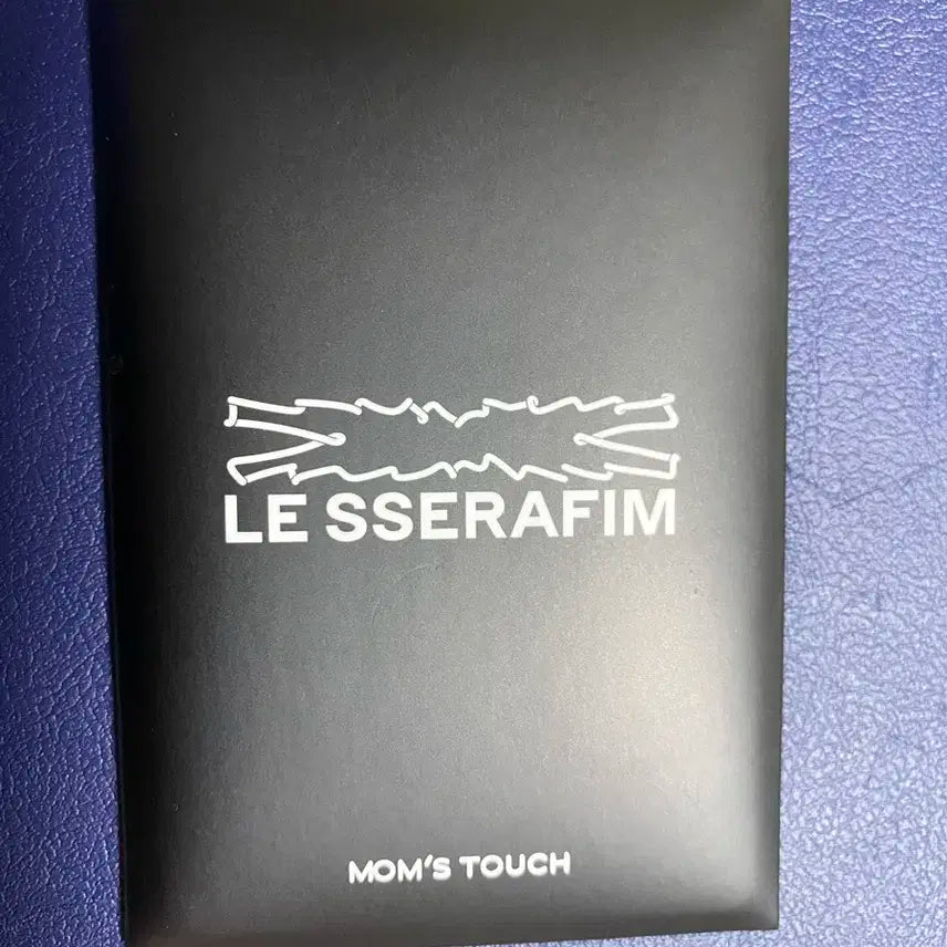 르세라핌 맘스터치 포카