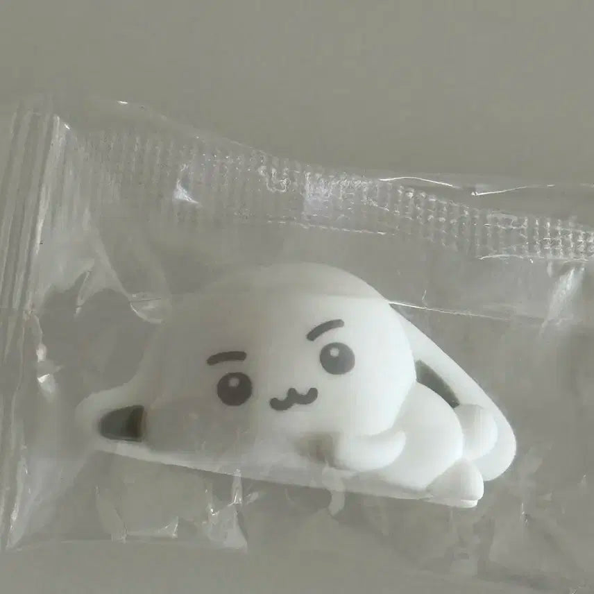 에이티즈 7주년 팝업 실버니 피규어