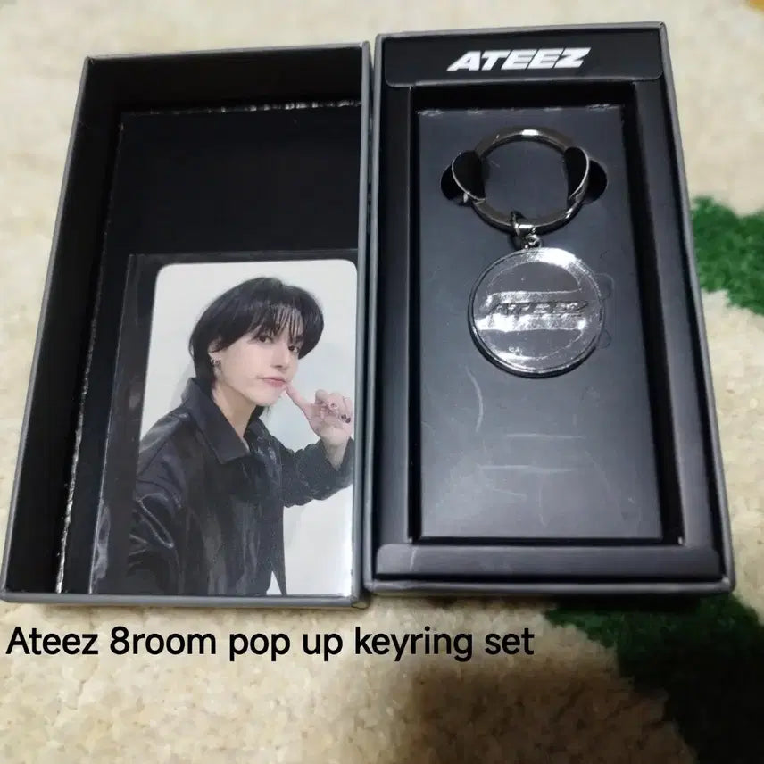 Ateez 에이티즈 8room 팝업 키링 포카세트 WOOYOUNG