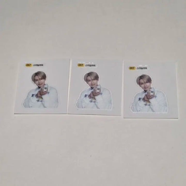 슈퍼주니어 슈주마켓 팝업 스토어 려욱 띠부씰 3장 스마일려욱 일괄
