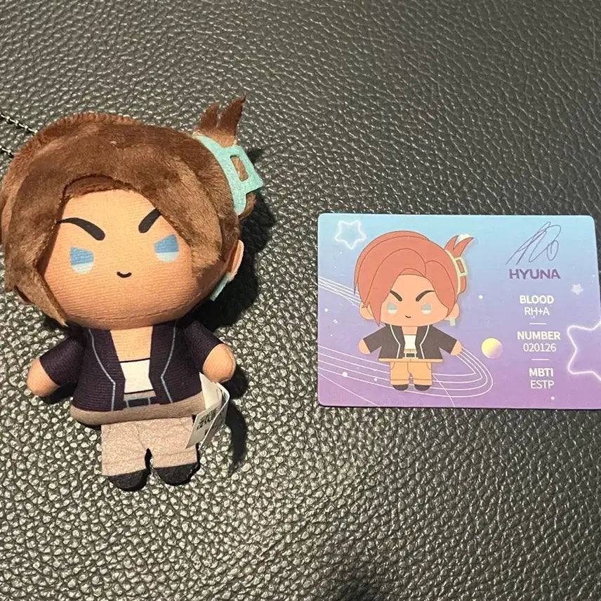 에이스테 현아 인형&포카