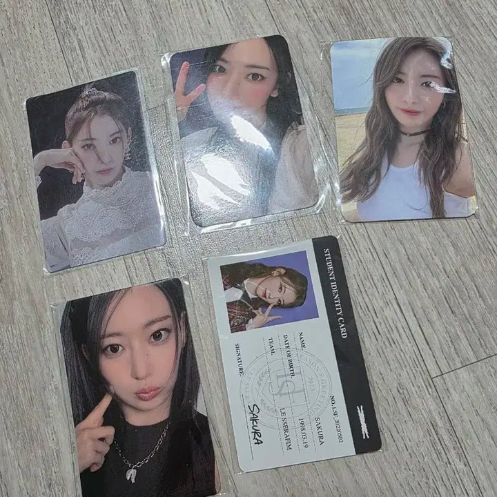 르세라핌 사쿠라 언포기븐 피어리스 등 포카 일괄