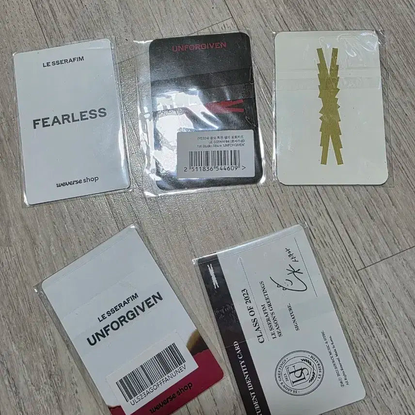 르세라핌 사쿠라 언포기븐 피어리스 등 포카 일괄