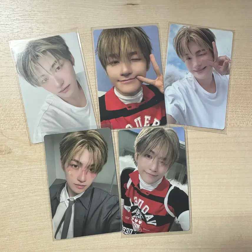 투어스 지훈 Play hard 포카 판매