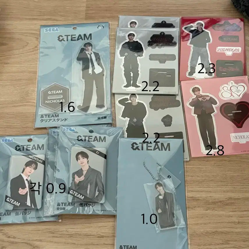 앤팀 앤하트 고인블라인드 팝업 니콜라스 아크스타 아크릴스탠드 의주 아크릴