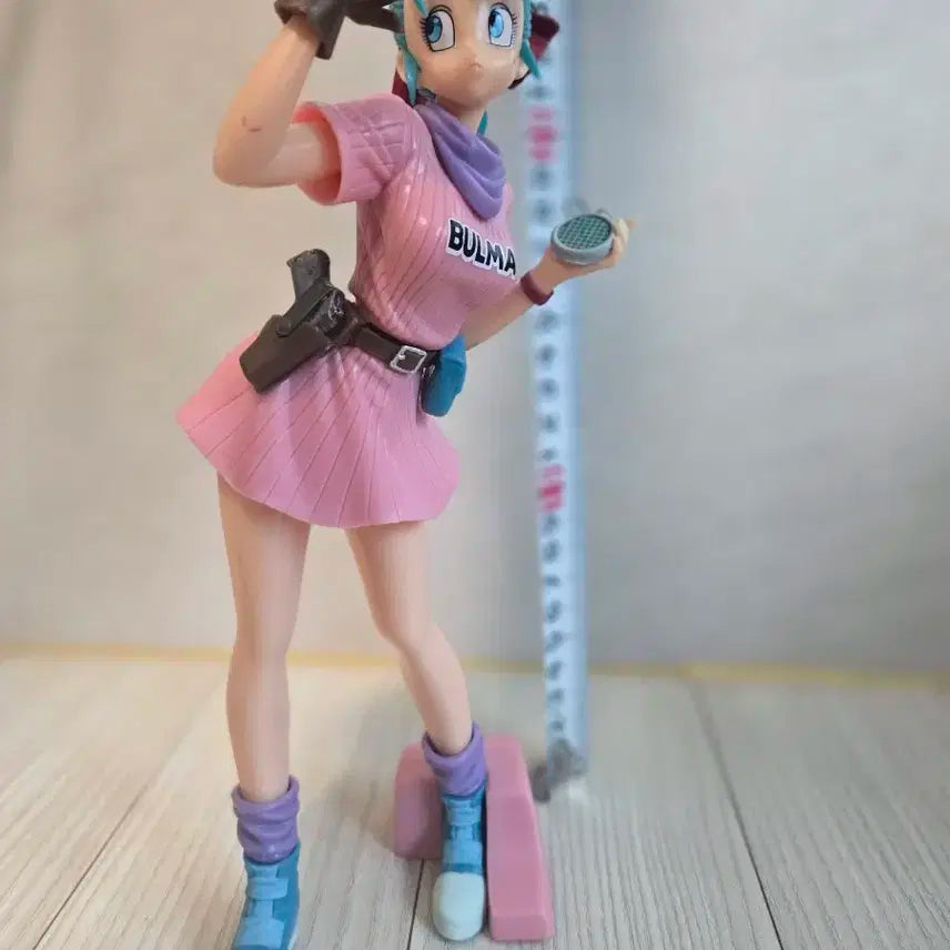 드래곤볼 부르마 피규어