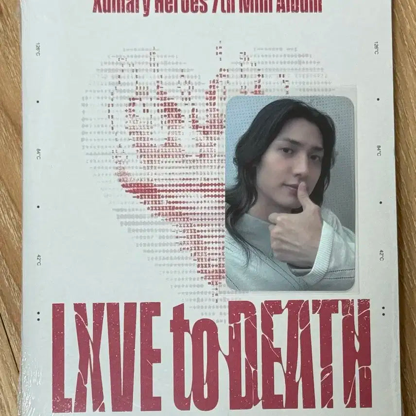 엑디즈 후즈팬 영등포카페 럭드 주연+미개봉앨범(빨간색) 엑스디너리히어로즈