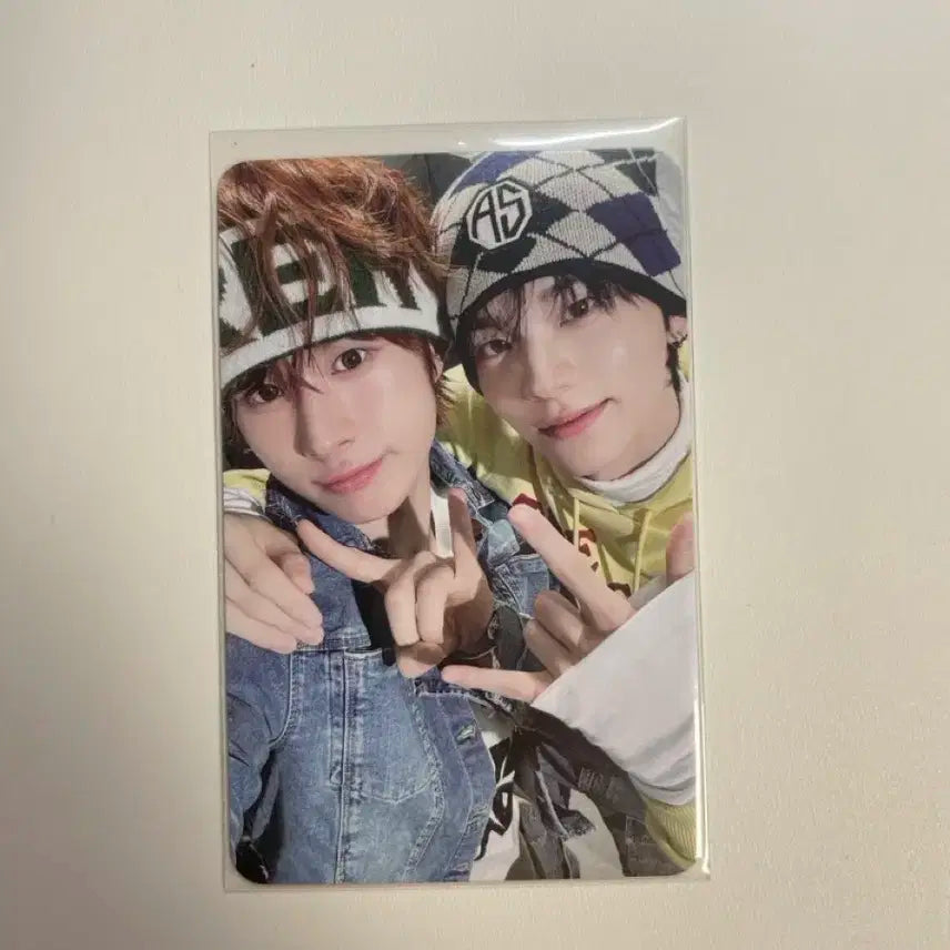 투어스 play hard Weverse Albums ver. 신유 경민