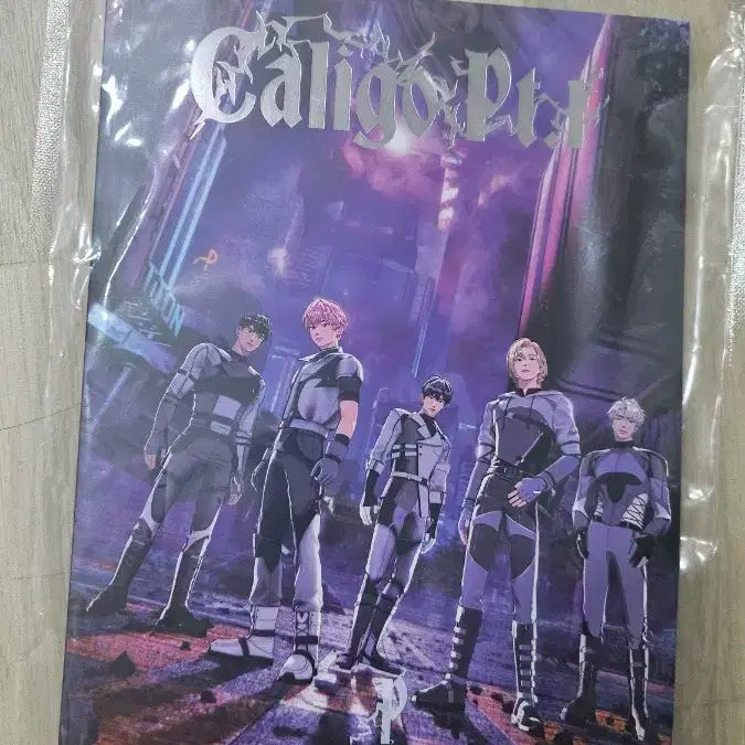 plave Caligo Pt.1 앨범 퓨지티브 하민 카라비너